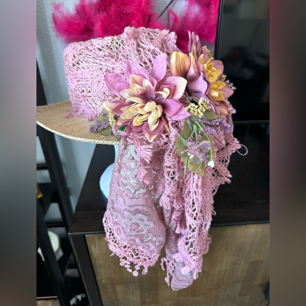 Artisan Straw Hat with Purple- Pinkish Lace and Large Flowers - Picture 5 of 9